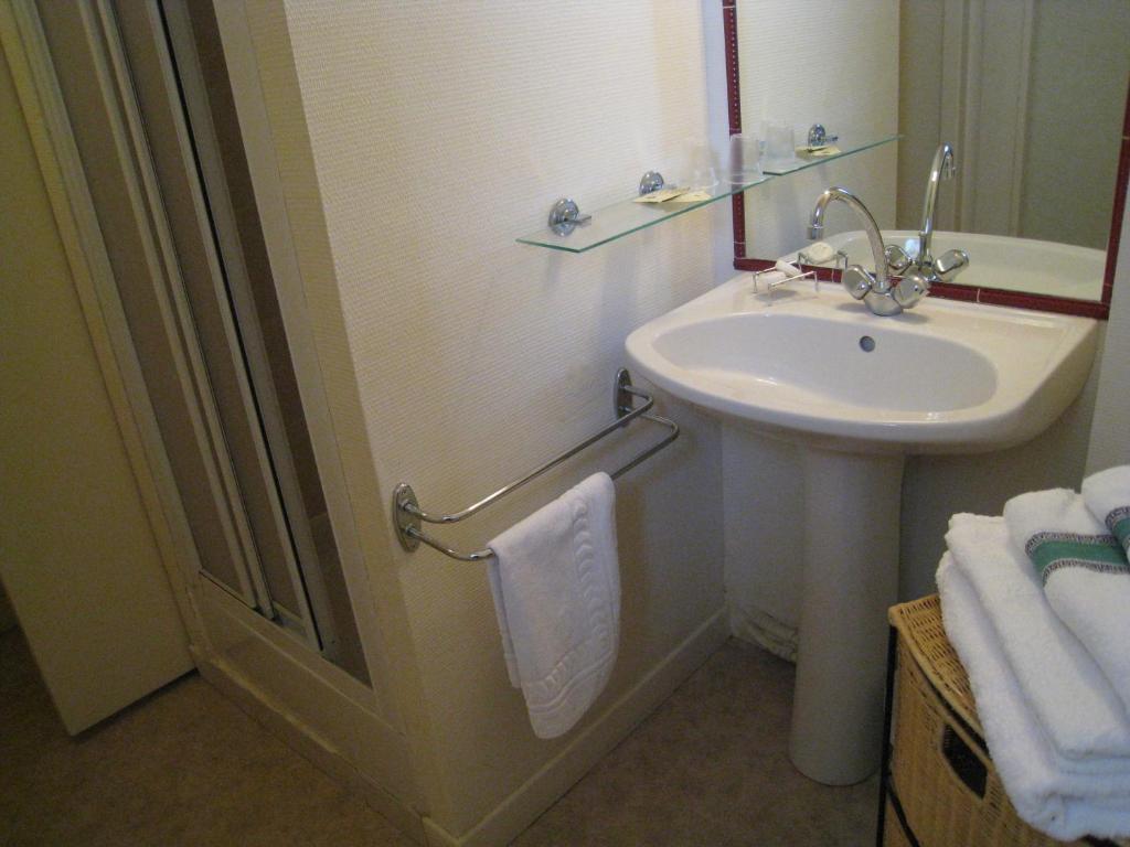 Chambres D'Hotes Closerie Du Guilhat Salies-de-Bearn Ruang foto